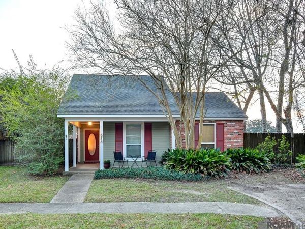 210 Meadowbend Dr, Baton Rouge, LA 70820