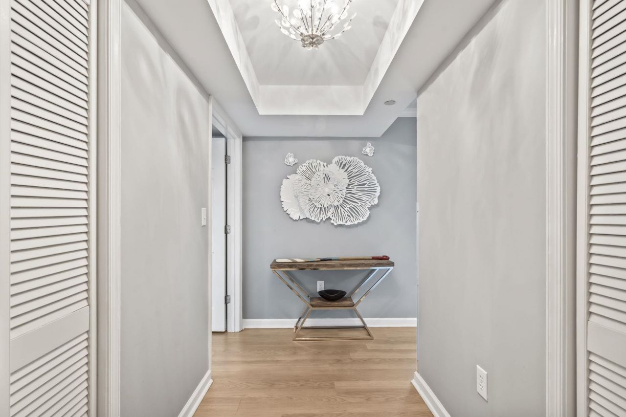 8560 Queensway Blvd. Photo 15