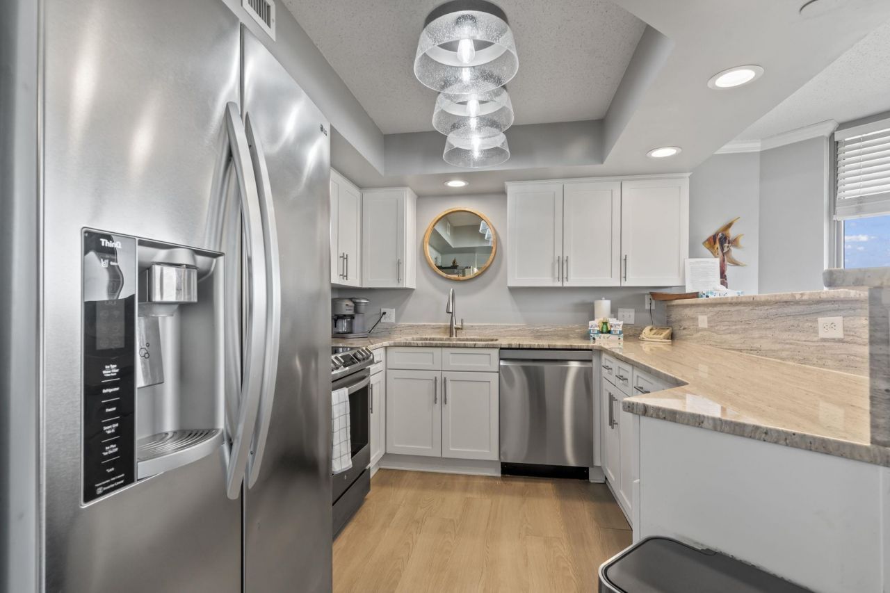 8560 Queensway Blvd. Photo 19