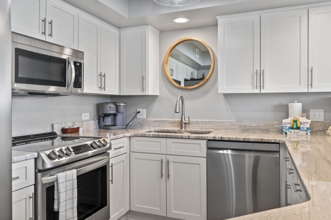 8560 Queensway Blvd. Photo 20