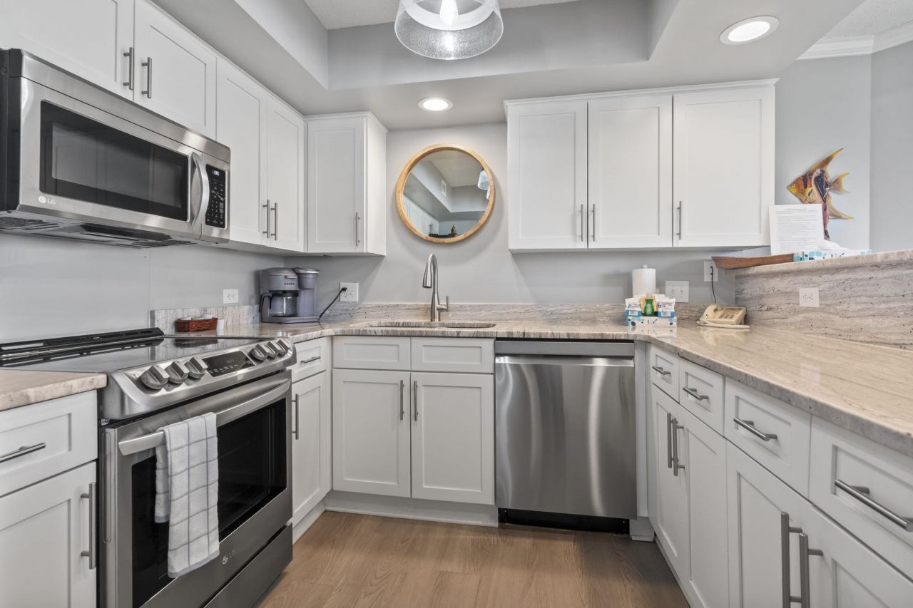 8560 Queensway Blvd. Photo 21