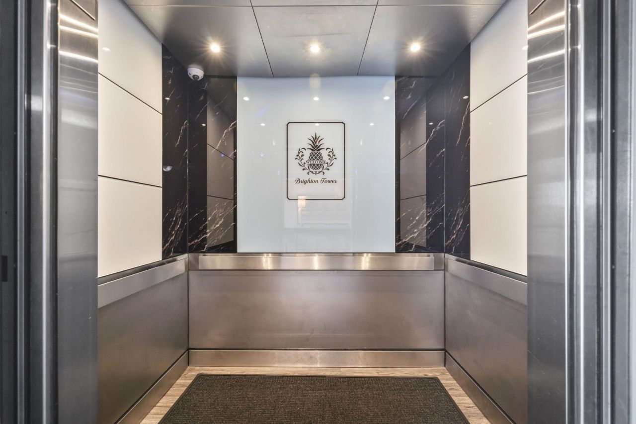 8560 Queensway Blvd. Photo 36