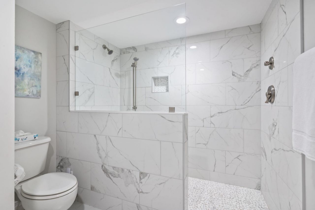 8560 Queensway Blvd. Photo 7