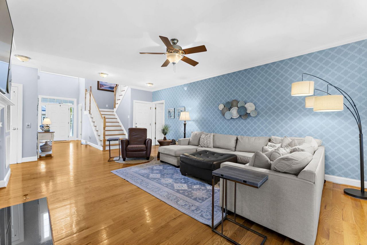 1823 Delacourt Avenue Photo 11