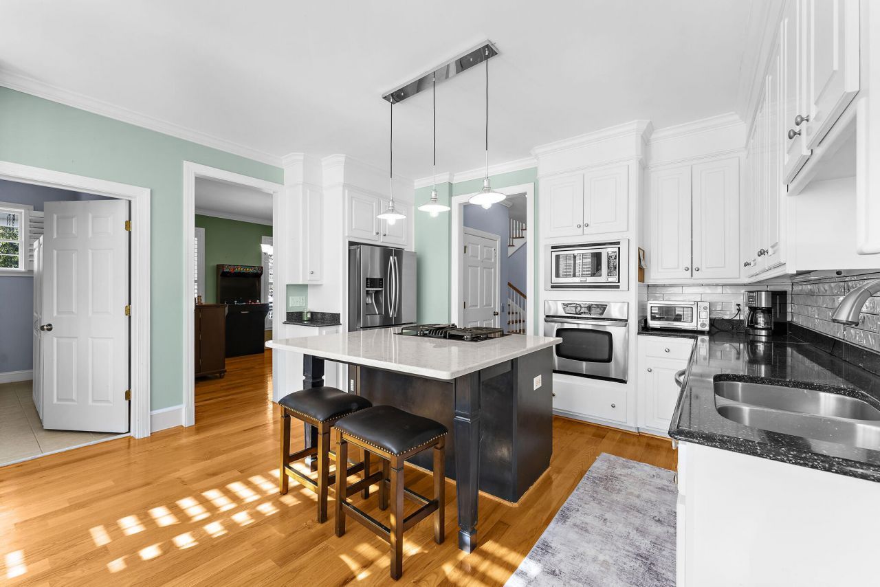 1823 Delacourt Avenue Photo 18