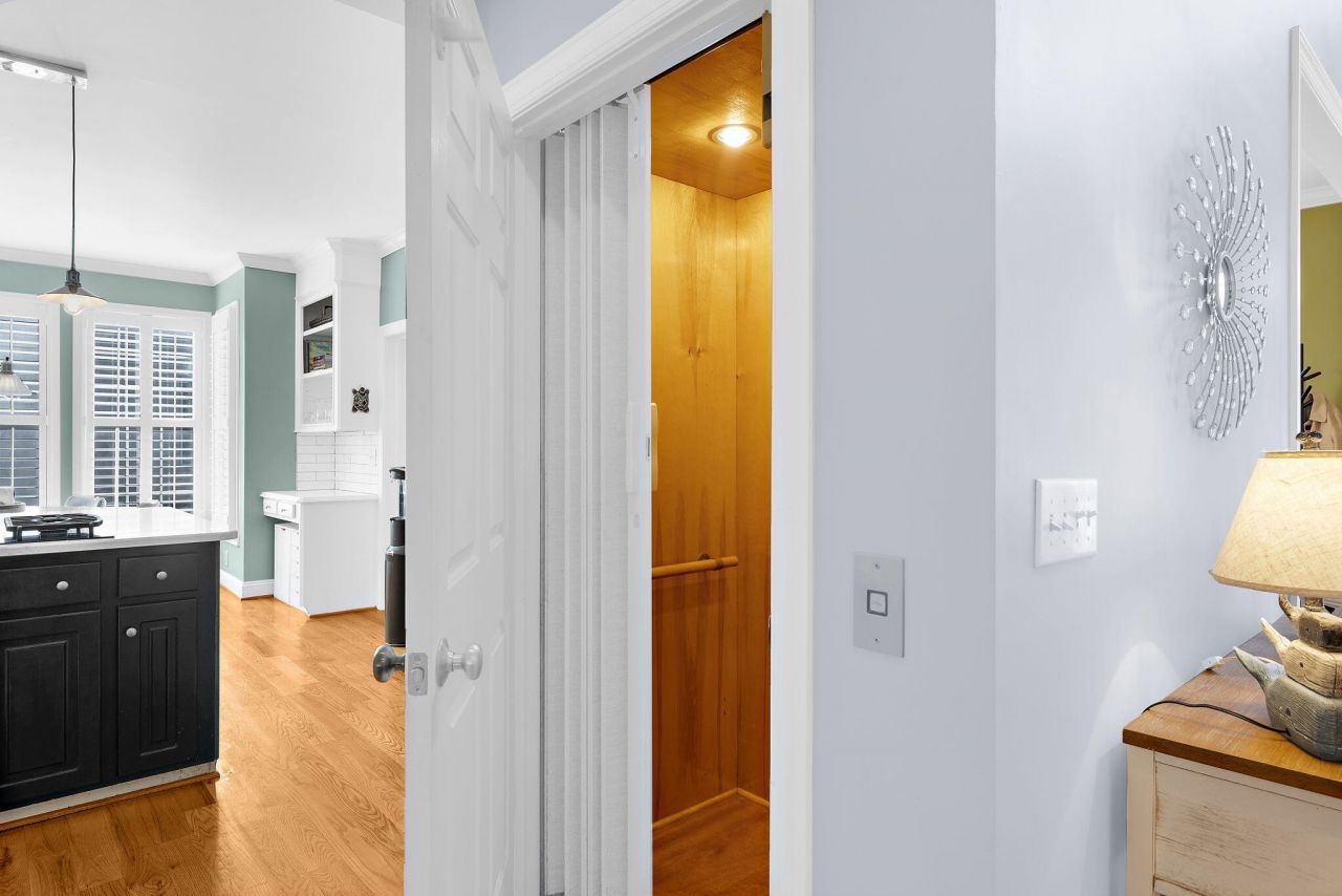 1823 Delacourt Avenue Photo 29