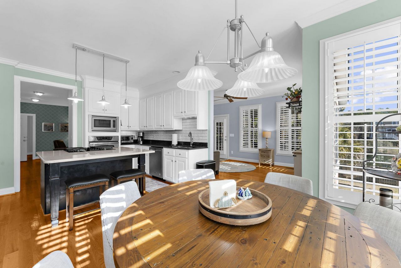 1823 Delacourt Avenue Photo 30