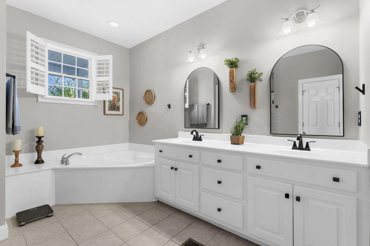 1823 Delacourt Avenue Photo 36