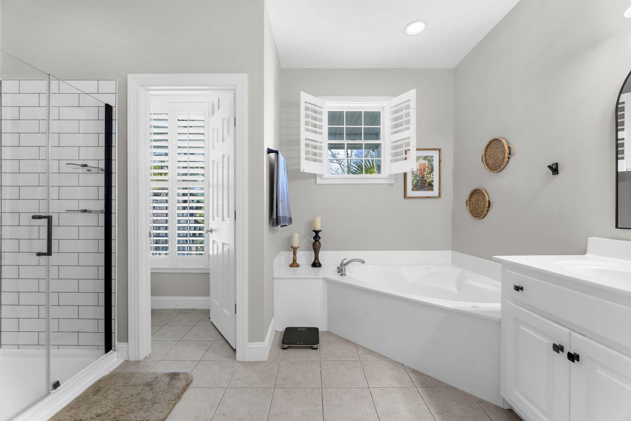 1823 Delacourt Avenue Photo 37