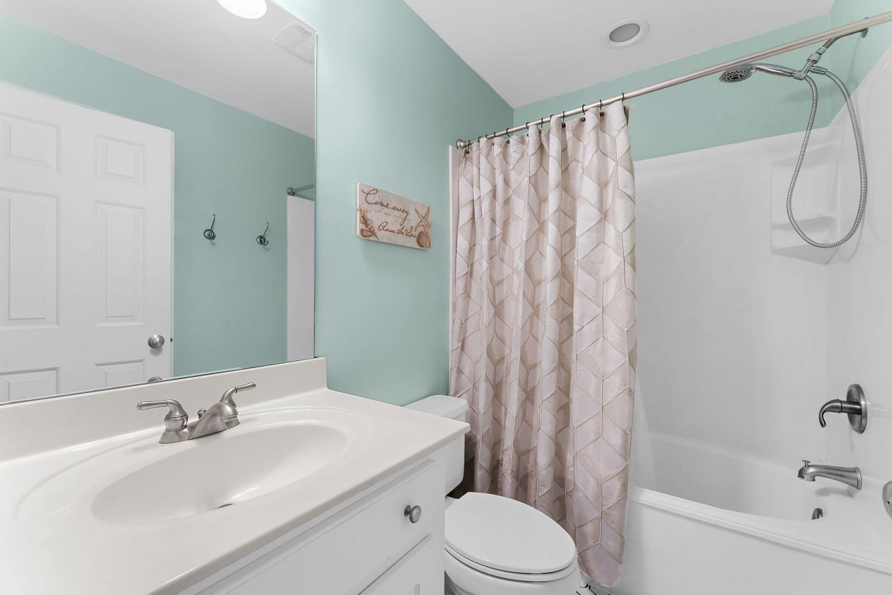 1823 Delacourt Avenue Photo 52