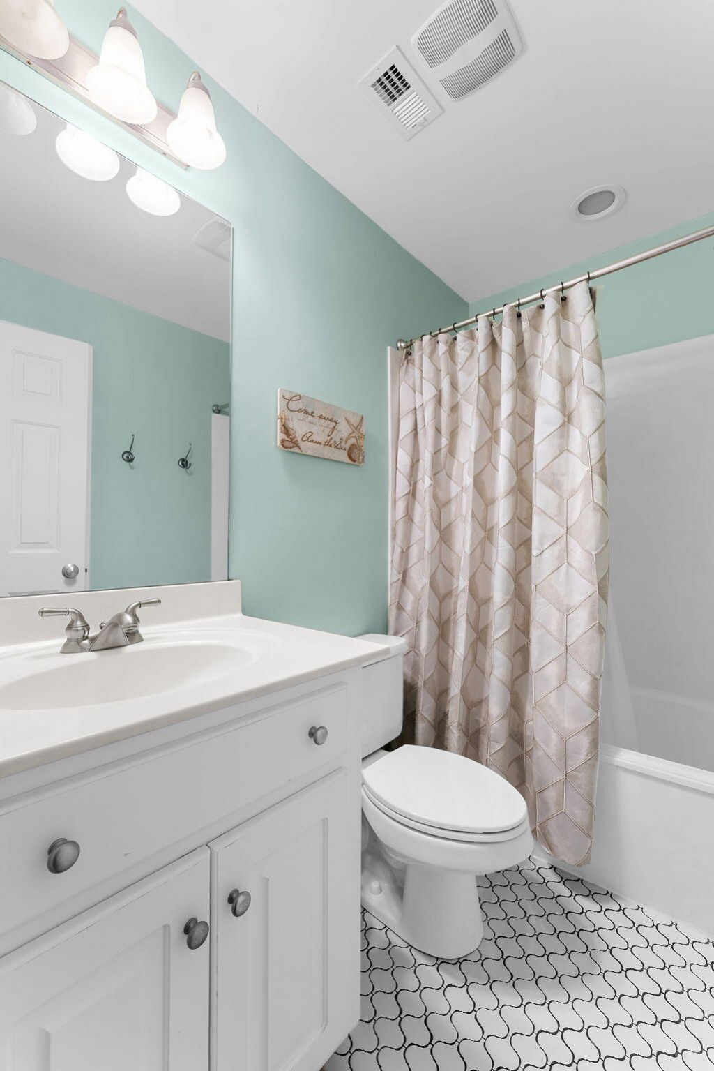 1823 Delacourt Avenue Photo 53