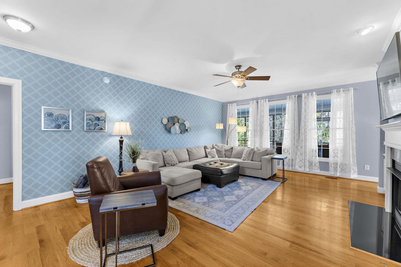 1823 Delacourt Avenue Photo 9