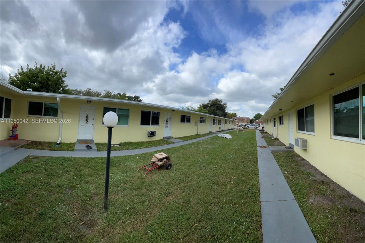 2312 Van Buren St, Unit 5, Hollywood, FL 33020 Photo