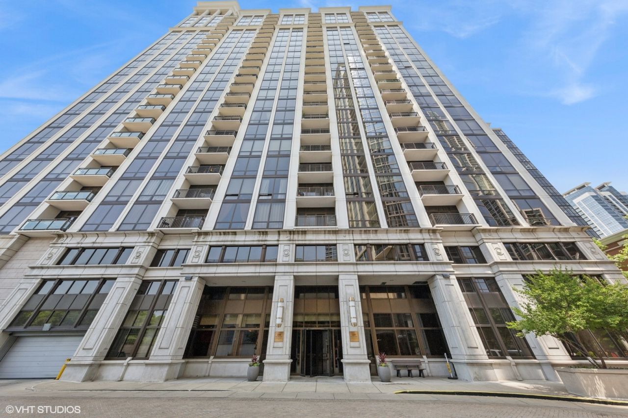233 E 13th Street, Unit 2210, Chicago, IL 60605 Main Photo