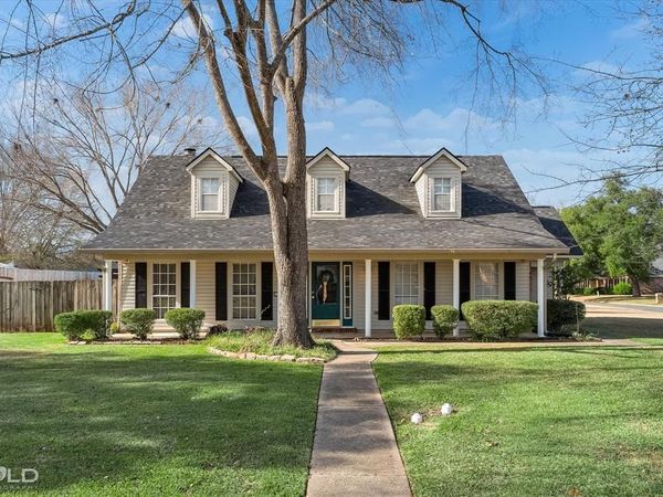 2119 Surrey Lane, Bossier City, LA 71111