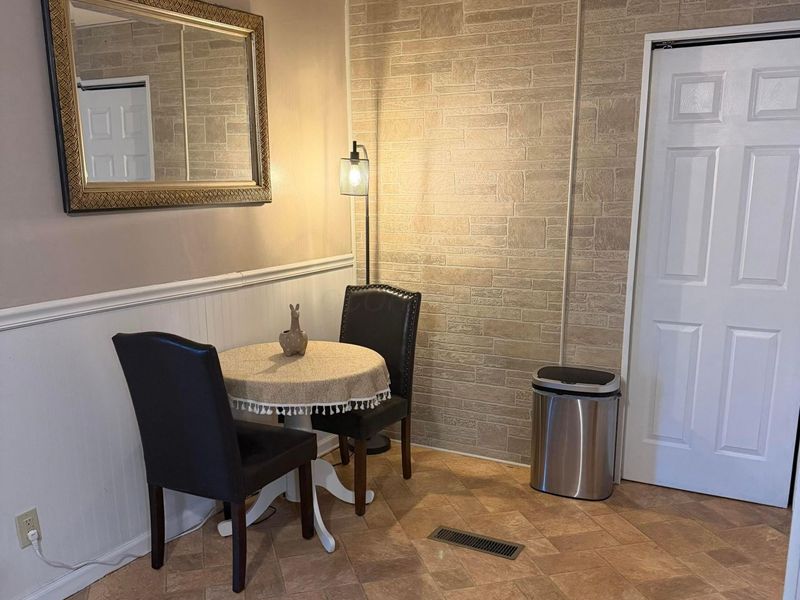 4926 Meadowbrook Drive, Columbus, OH 43207 Photo 12