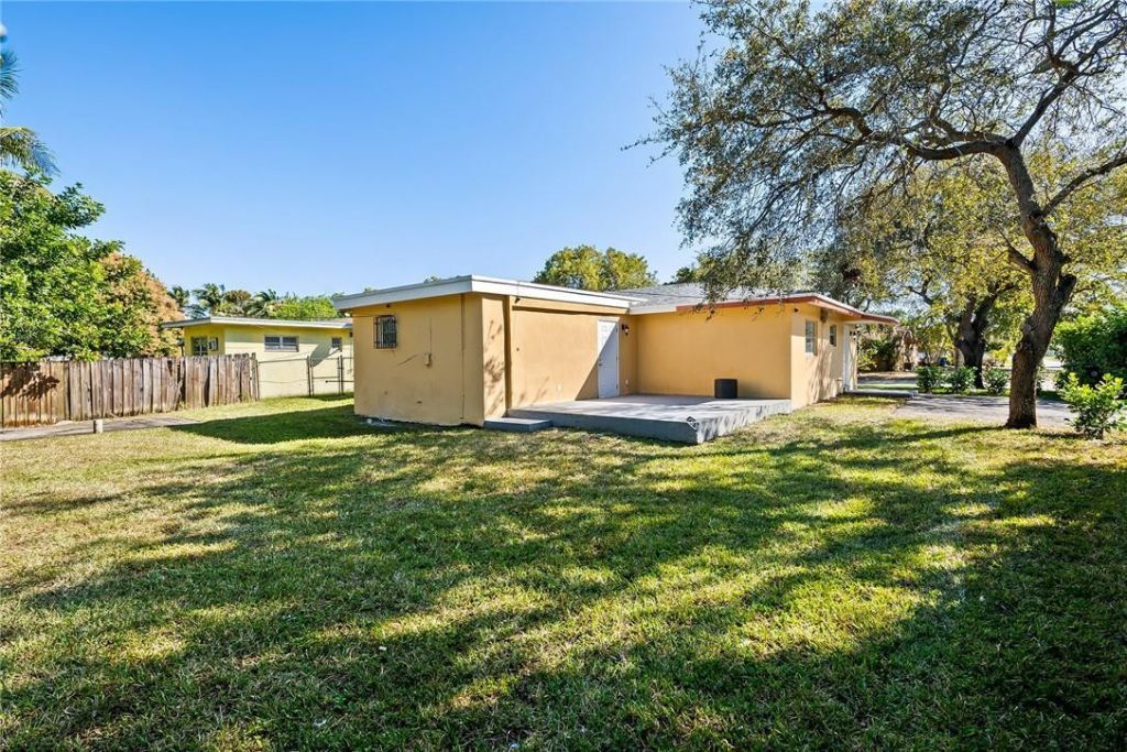 581 NW 17th Place, Fort Lauderdale, FL 33311 Photo