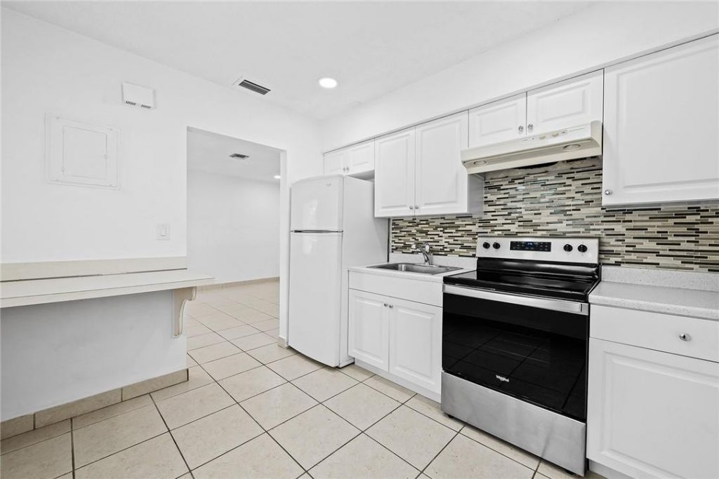 581 NW 17th Place, Fort Lauderdale, FL 33311 Photo