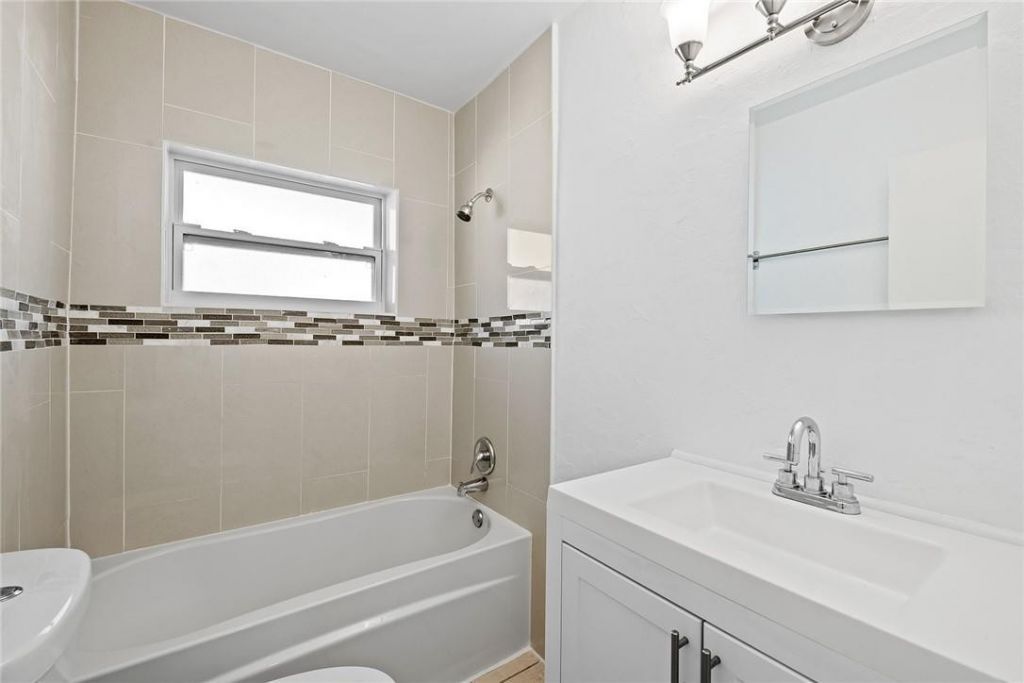 581 NW 17th Place, Fort Lauderdale, FL 33311 Photo