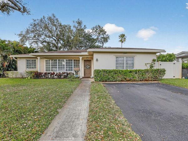5507 Mckinley Street, Hollywood, FL 33021