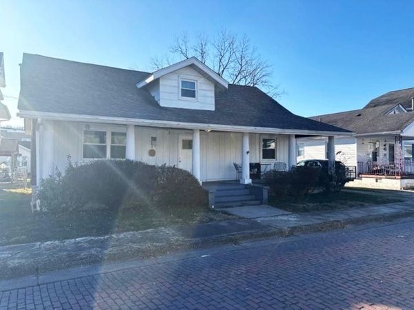 2505 Smith St W, HUNTINGTON, WV 25704