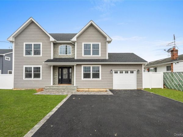 961 N Broadway, Massapequa, NY 11758