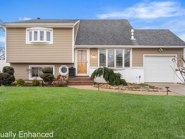 79 Roosevelt Avenue, Massapequa, NY 11758