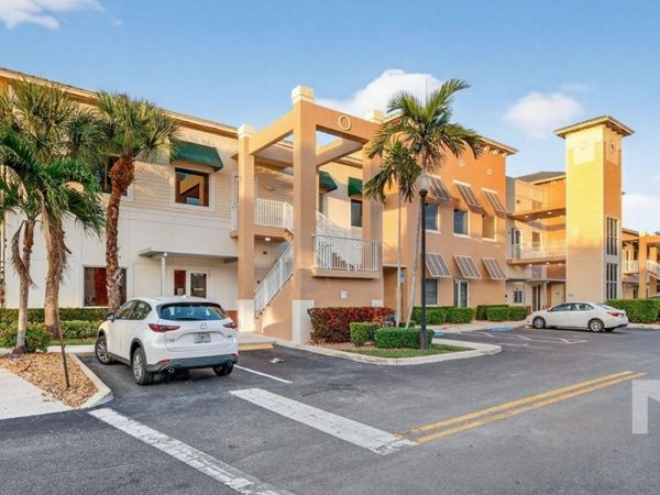 7450 Griffin Road, Unit 270, Davie, FL 33314