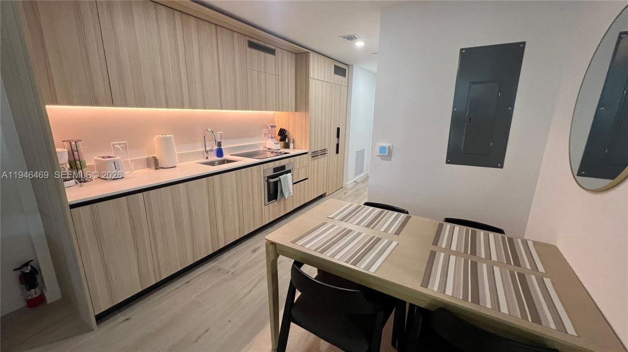 225 N Miami Ave , Unit 905, Miami, FL 33128 Photo