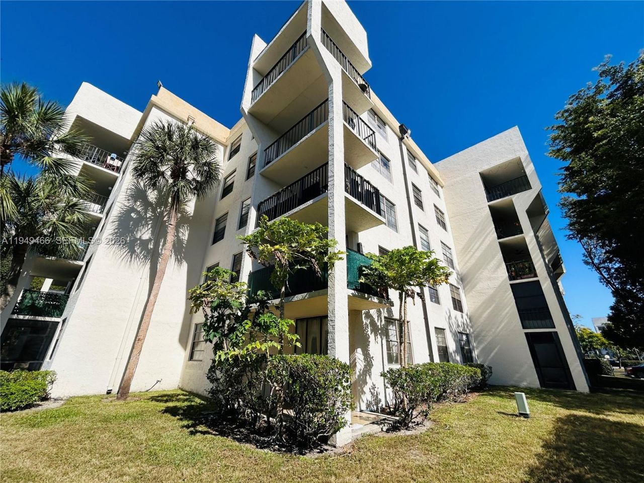 6190 Woodlands Blvd, Unit 113, Tamarac, FL 33319 Photo