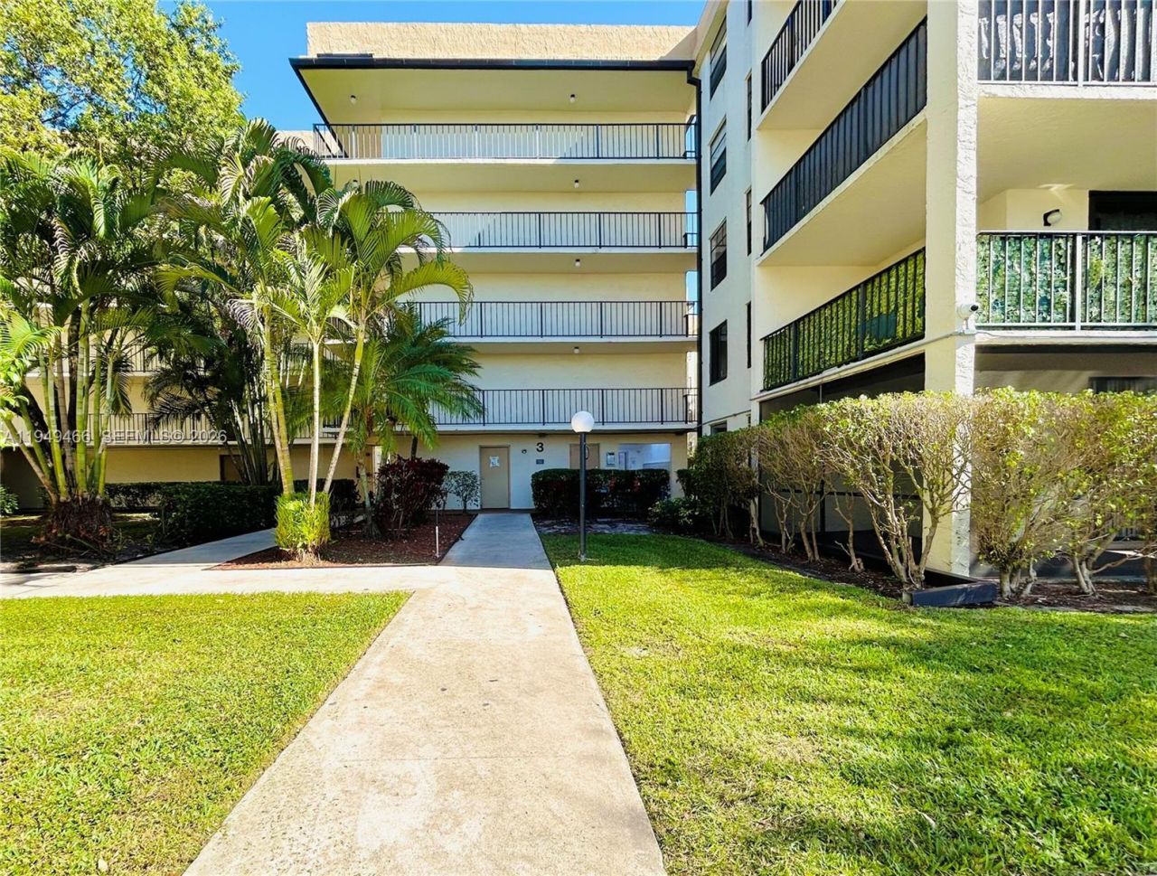 6190 Woodlands Blvd, Unit 113, Tamarac, FL 33319 Photo