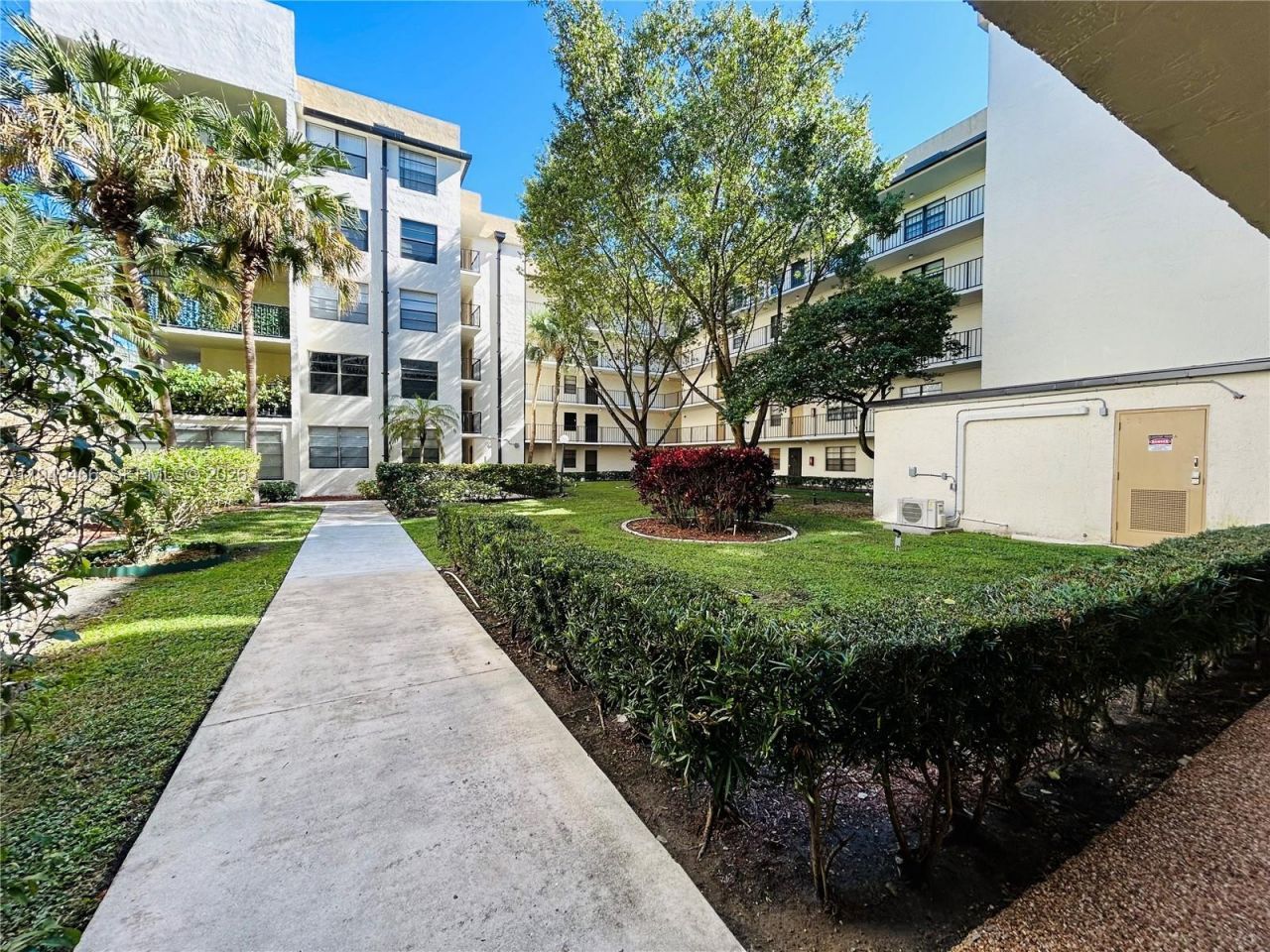 6190 Woodlands Blvd, Unit 113, Tamarac, FL 33319 Photo