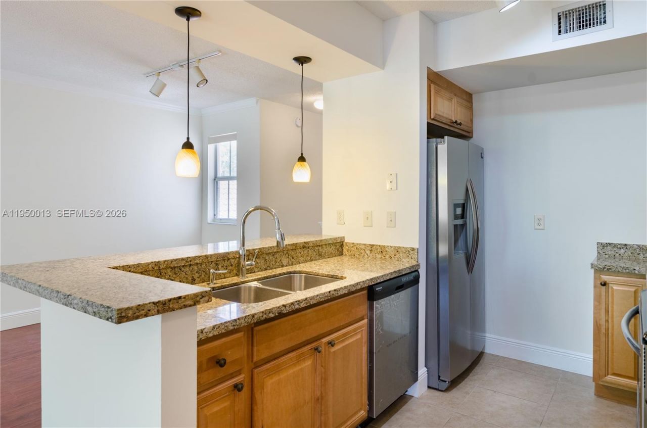 2458 Centergate Dr, Unit 202, Miramar, FL 33025 Photo