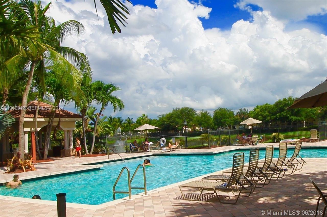 2458 Centergate Dr, Unit 202, Miramar, FL 33025 Photo