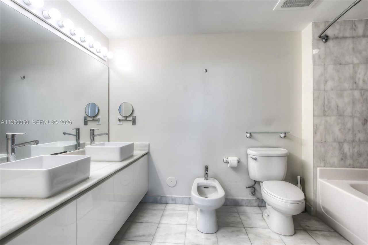 601 NE 36th St, Unit 710, Miami, FL 33137 Photo