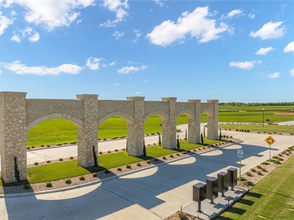 101 Sunflower Street , Lorena, TX 76655