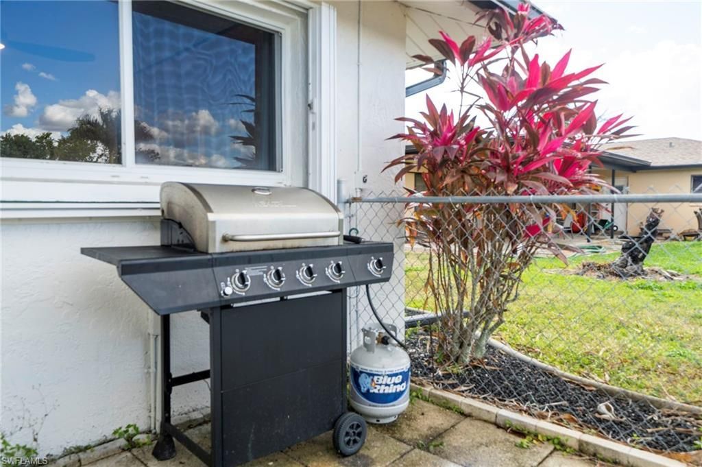 1433 SE 28th Ter, Cape Coral, FL 33904 Photo