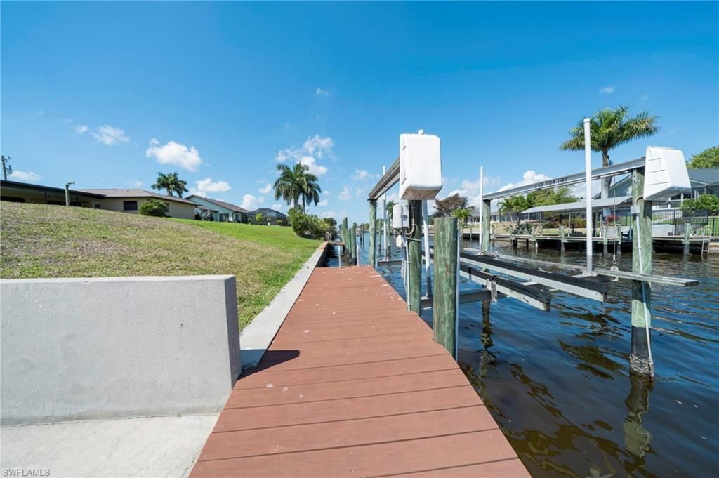 1433 SE 28th Ter, Cape Coral, FL 33904 Photo