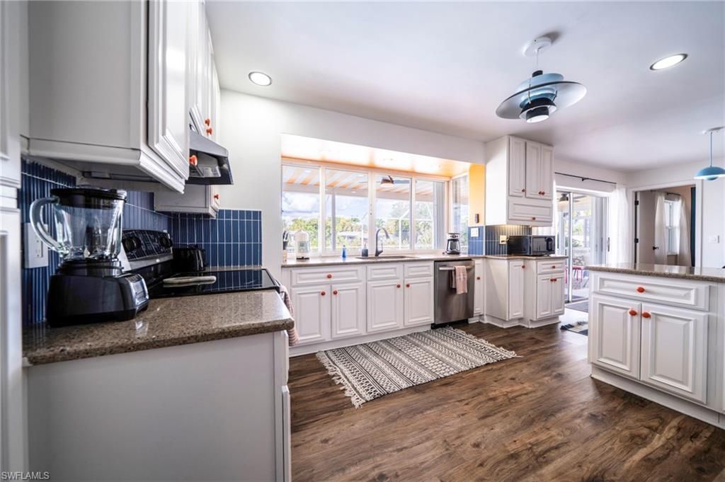 1433 SE 28th Ter, Cape Coral, FL 33904 Photo