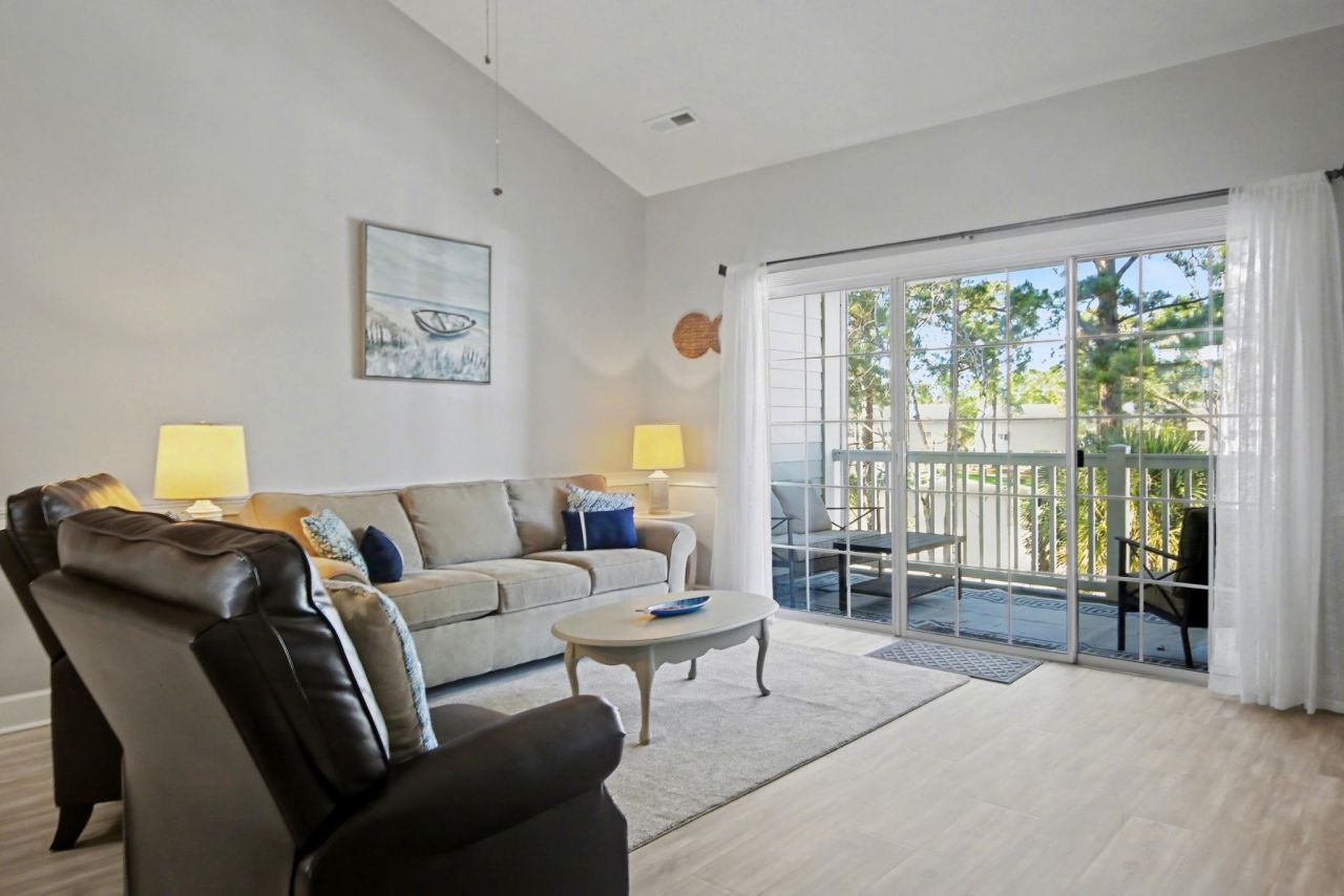 682 Riverwalk Dr. Photo 11