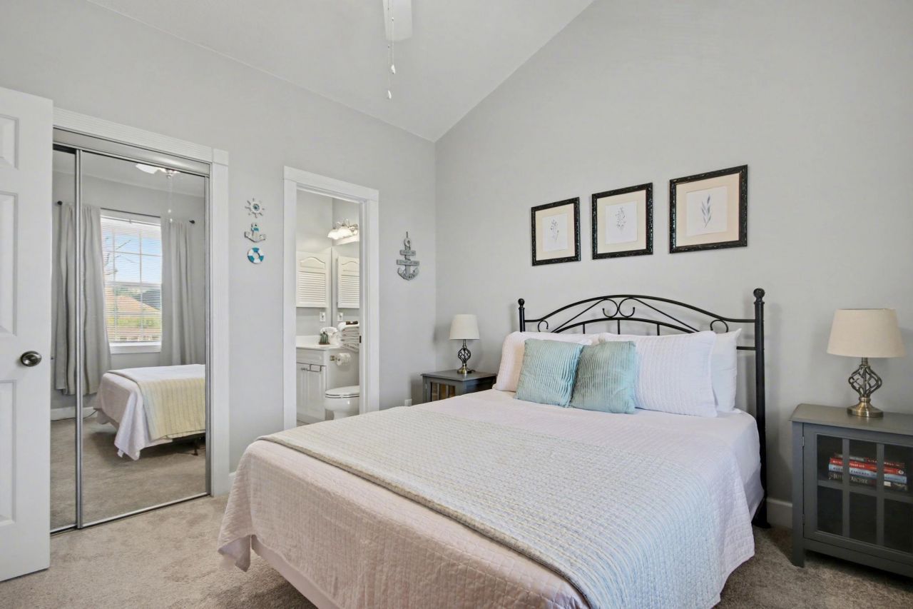 682 Riverwalk Dr. Photo 15