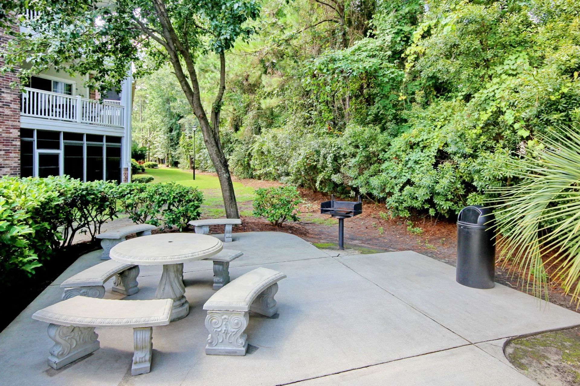 682 Riverwalk Dr. Photo 16