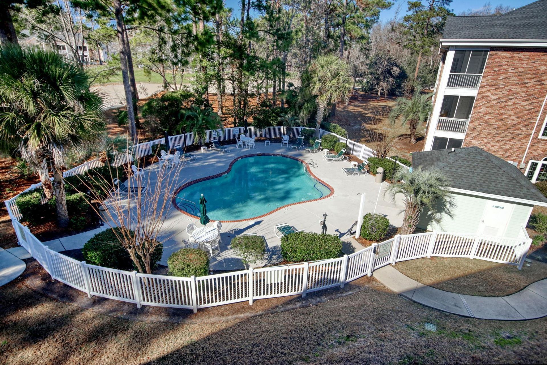 682 Riverwalk Dr. Photo 17