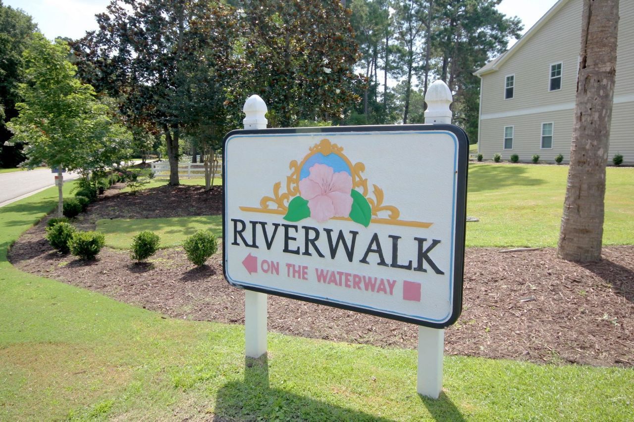 682 Riverwalk Dr. Photo 32