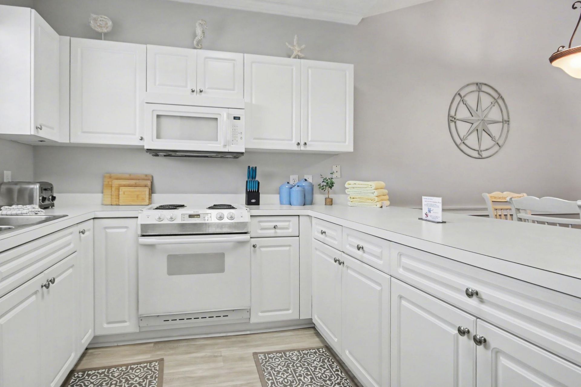 682 Riverwalk Dr. Photo 4