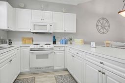 682 Riverwalk Dr. photo 4