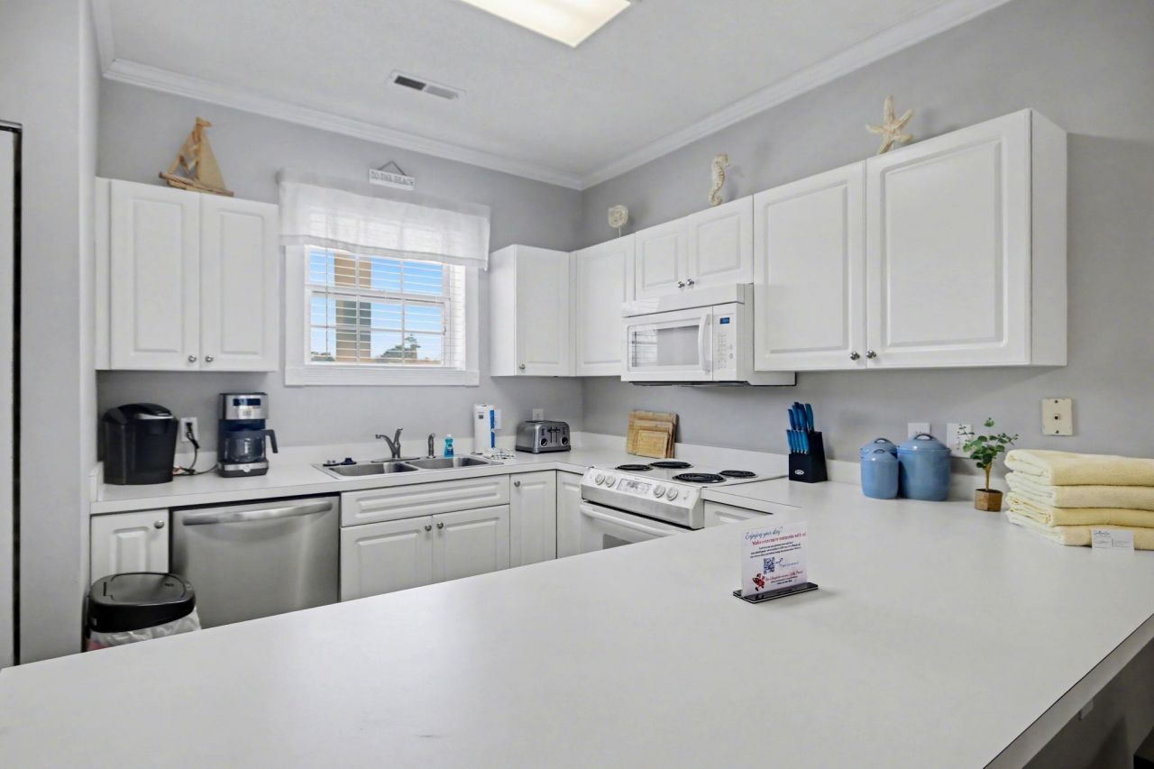 682 Riverwalk Dr. Photo 8