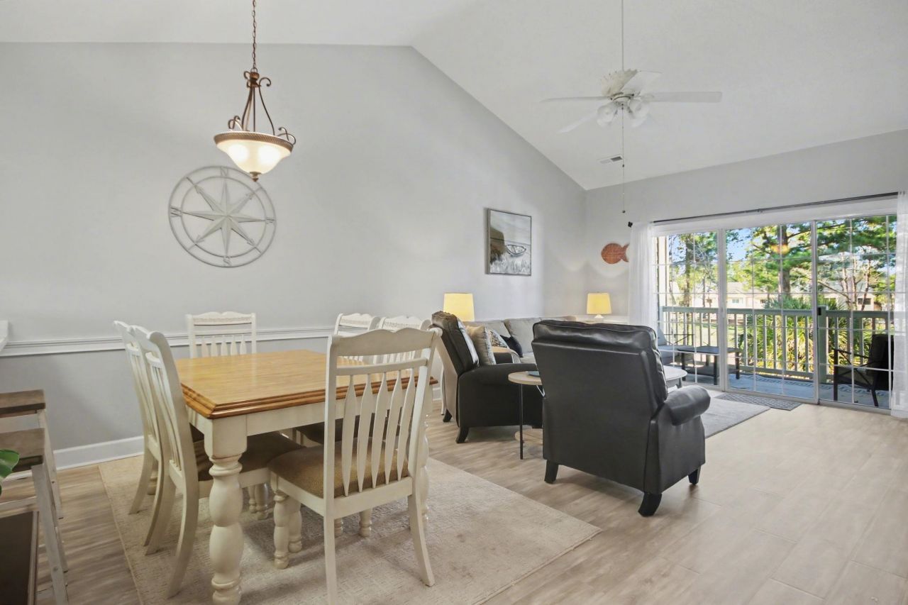 682 Riverwalk Dr. Photo 9