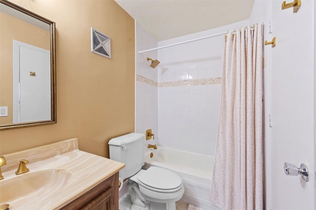 8400 Lagos De Campo Boulevard, Unit 209, Tamarac, FL 33321 Photo