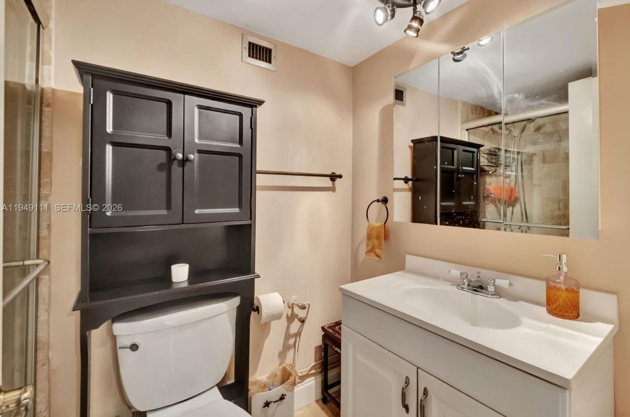 5401 Collins Ave, Unit 340, Miami Beach, FL 33140 Photo